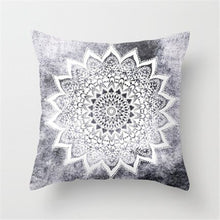 Lade das Bild in den Galerie-Viewer, Mandala Pattern Cushion Cover Yoga Bohemian Tassel Paisley Throw Cozy Pillow Cover Meditation Cushion Decorative